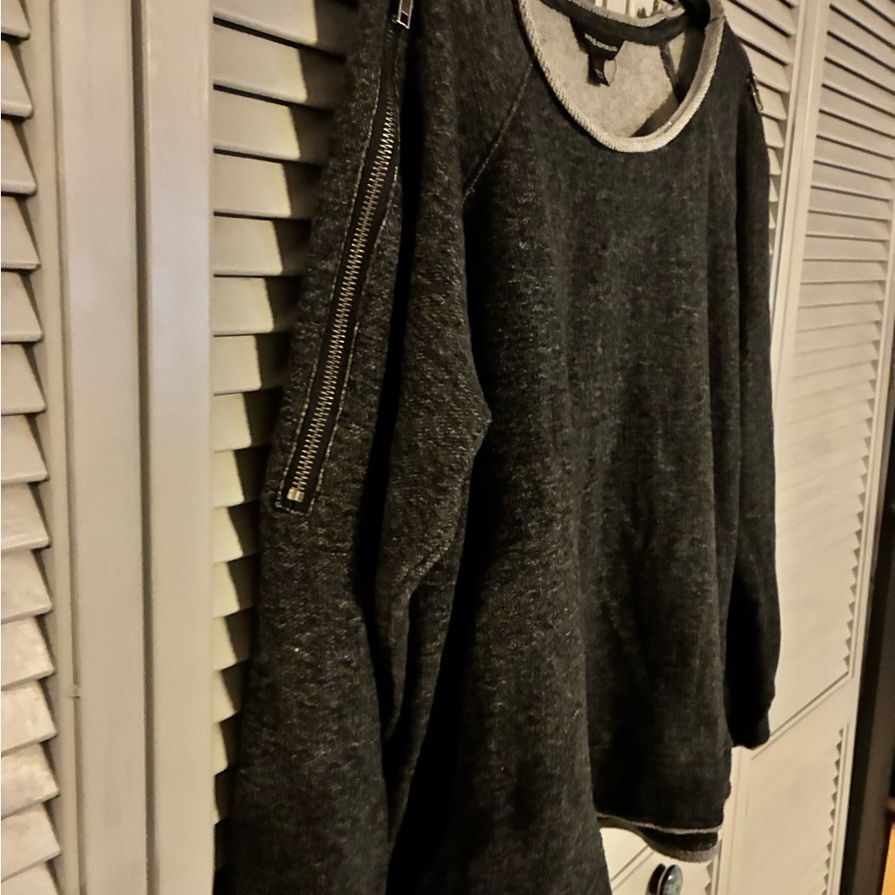 Rock & Republic Gray Knit Top zipper detail